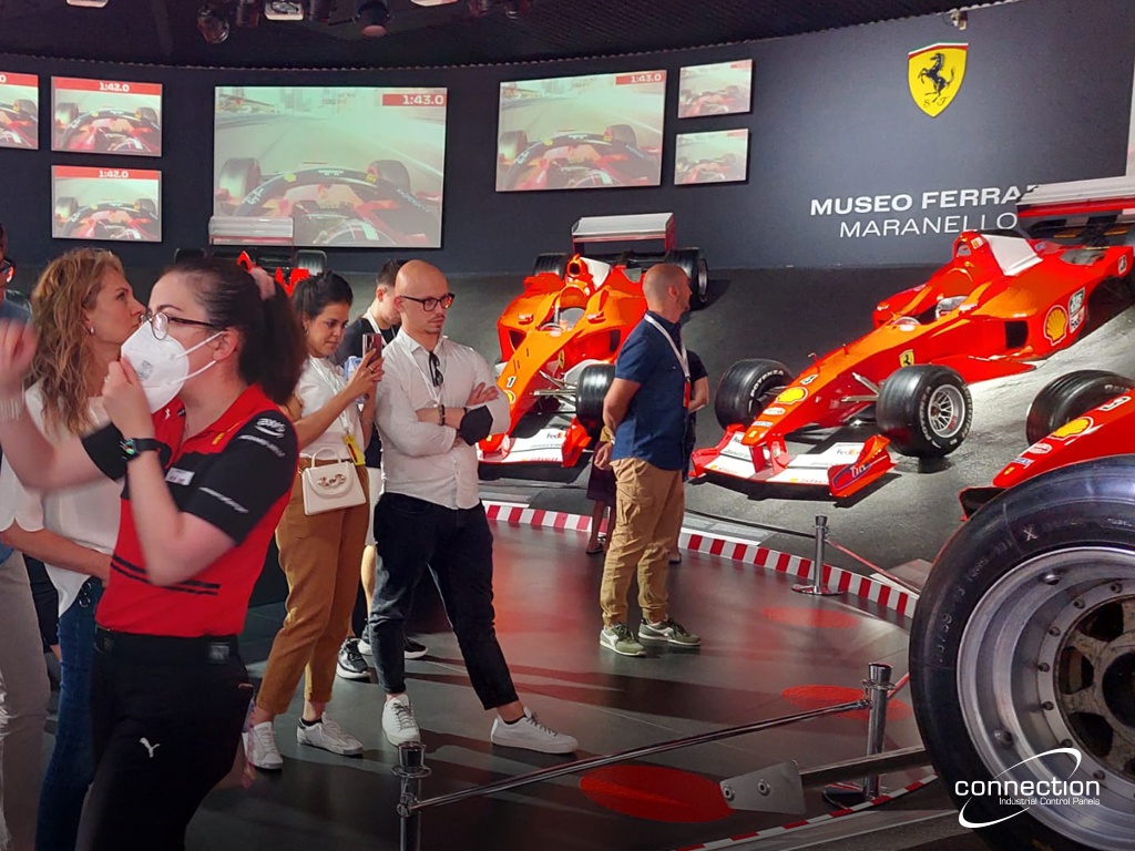 #TeamBuildingConnection team building di Connection in Ferrari e Pagani