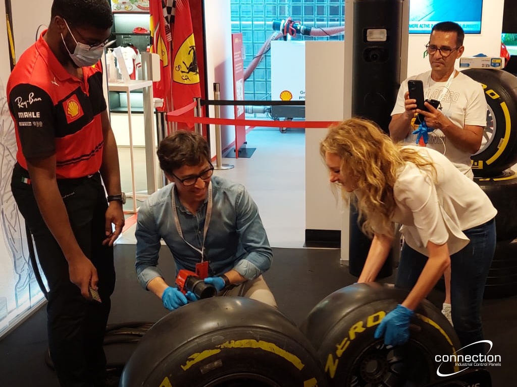 #TeamBuildingConnection team building di Connection in Ferrari e Pagani