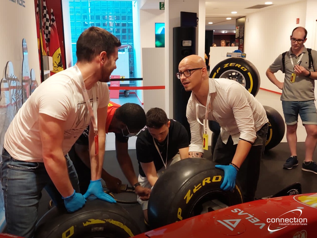 #TeamBuildingConnection team building di Connection in Ferrari e Pagani