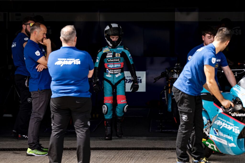 #Ricky27 #rickymichielin #motivation #success #motorsports #motorbiker #motorcycles #motorbike #motivation #coleselspumanti #gugel_srl #facchin_cucine_grandi_impianti #brhemagroup #tps_trasporti #rfme_oficial #formaboots #dastmedia #esbk #sportphotography #sports #sportwear #sportbikeindonesia #motors